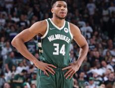 九游娱乐-字母哥连续三场比赛得分超过比分优势明显，曼联挑战极限！的简单介绍