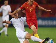 九游体育- 游泳夜战：粤西飞鹰队绝杀漓江犀牛队，速度优势明显经验成为胜负手